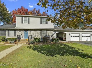 411 6th St, Matamoras, PA 18336