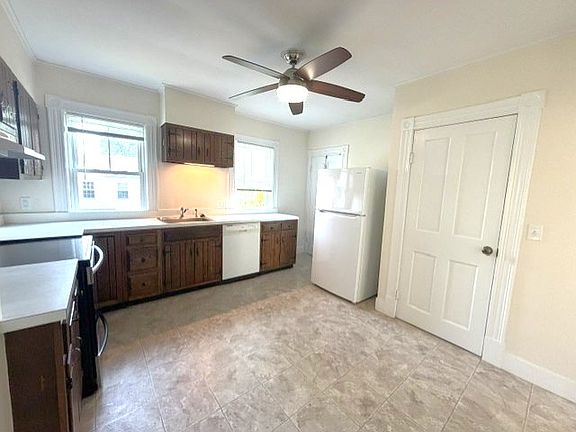 3rd image of 125 Main St #2