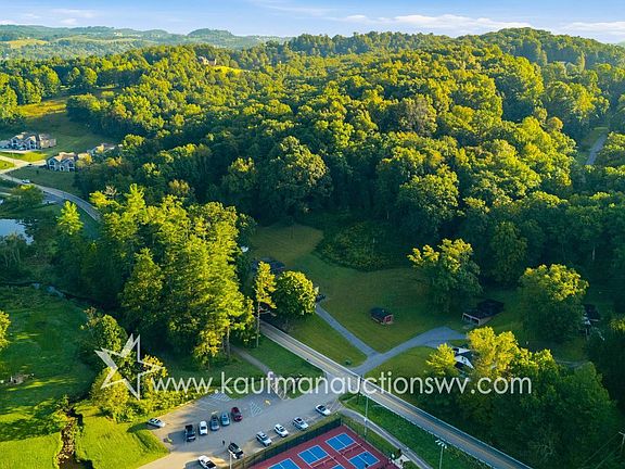 3rd image of 409 Hinkle Lake Rd