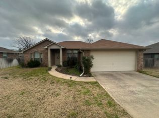 393 Molly Ln, Lindale, TX 75771
