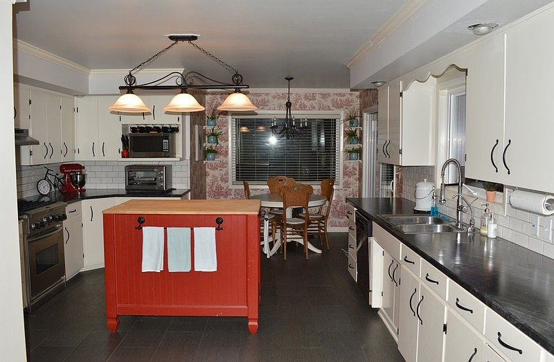 2nd image of 612 Mount Shasta Dr