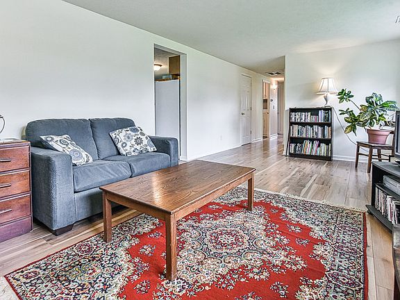 4th image of 3211 N Valleyview Dr