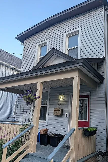 4 bed, 2500 sqft, $2,800 — Photo 2