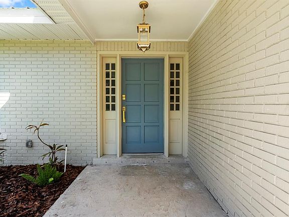 3rd image of 4631 W Sunset Blvd