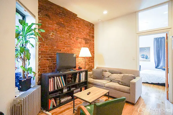 Rented by City Connections Realty | media 3