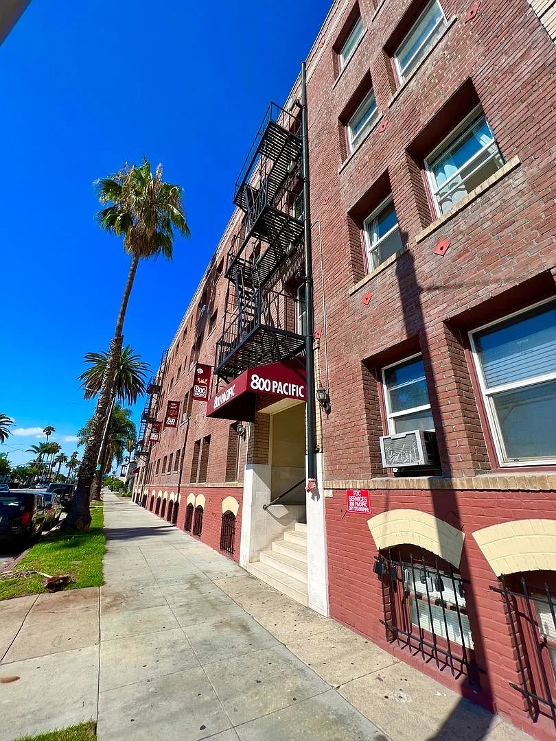 Charming Vintage 1-Bedroom Near Downtown Long Beach Pet Friendly & Full of Character! — Photo 1