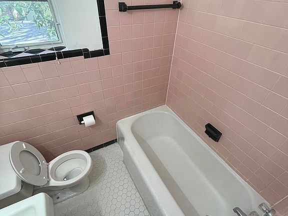 5th image of 3121 Belden St #4