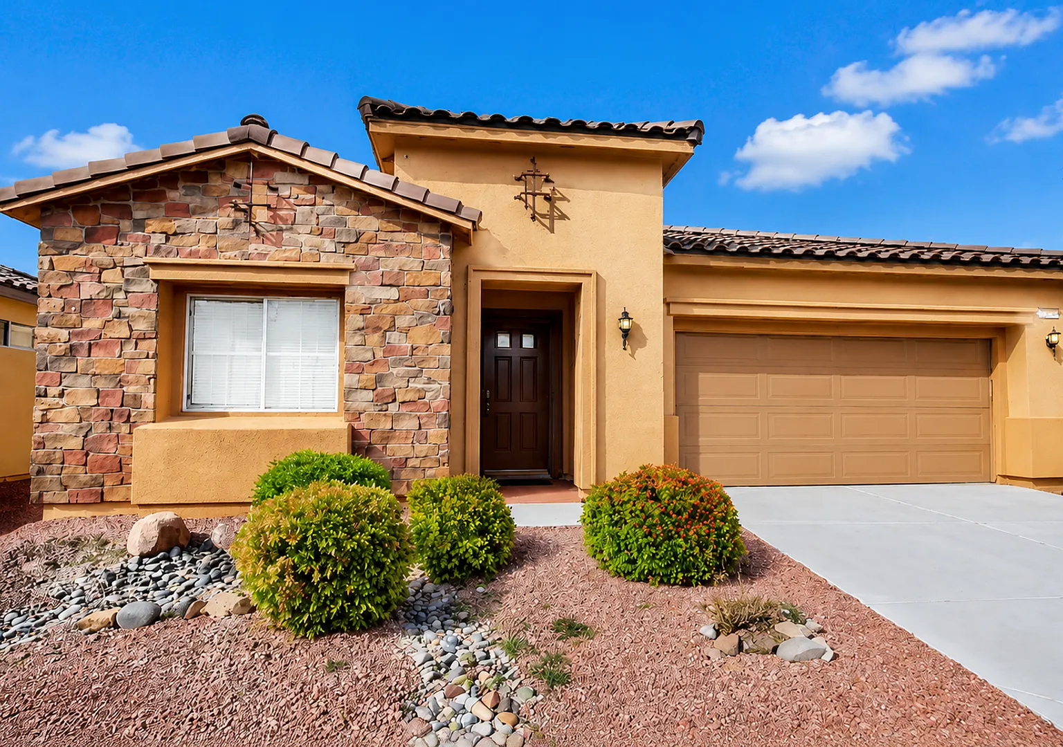 Spacious Pahrump Rental with Mountain Views & Golf Community Amenities — Photo 1