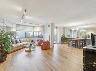 425 Harmon Cove Tower, Secaucus, NJ 07094