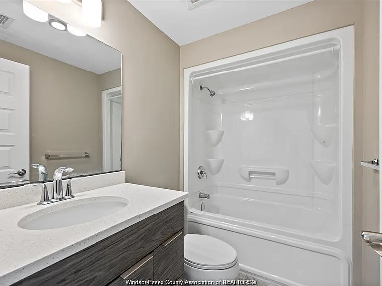 955 Ouellette Ave #305 — Photo 5