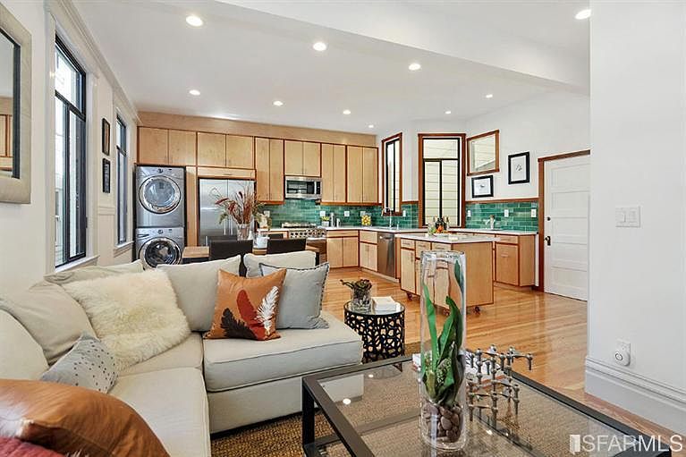 1st image of 876 Lombard St