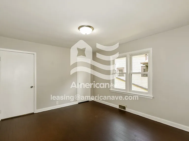 557242_007_main_bedroom_8.jpg