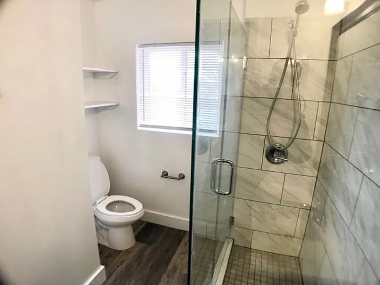 460 Coventry Ln — Photo 15