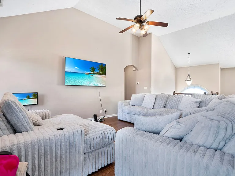 1213 Chinook Cir — Photo 4