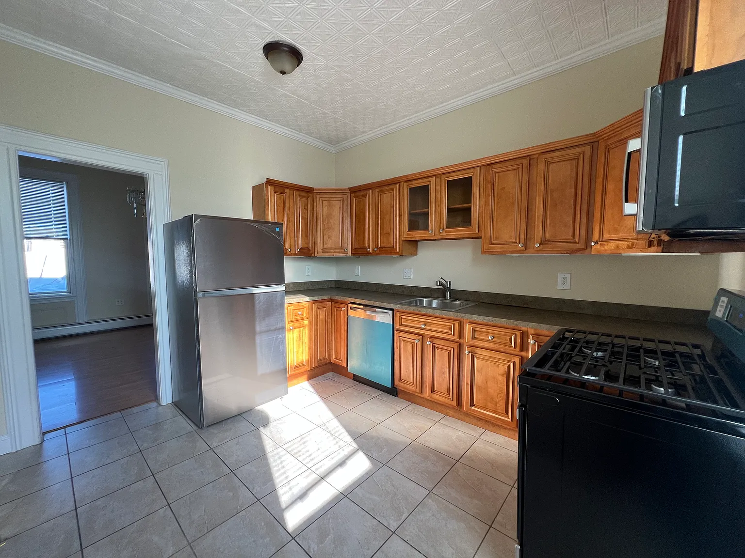 3 bed, 1500 sqft, $2,850 — Photo 2