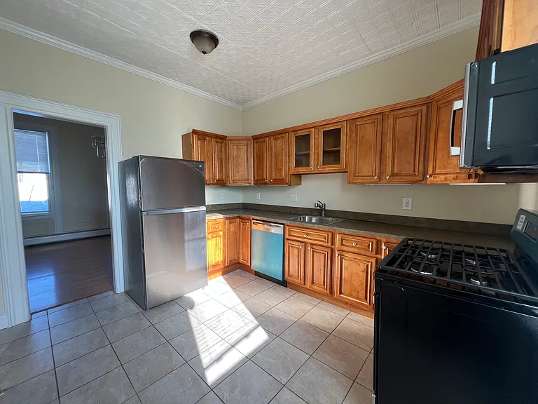 9 Bloomingdale Ave #2 — Photo 2