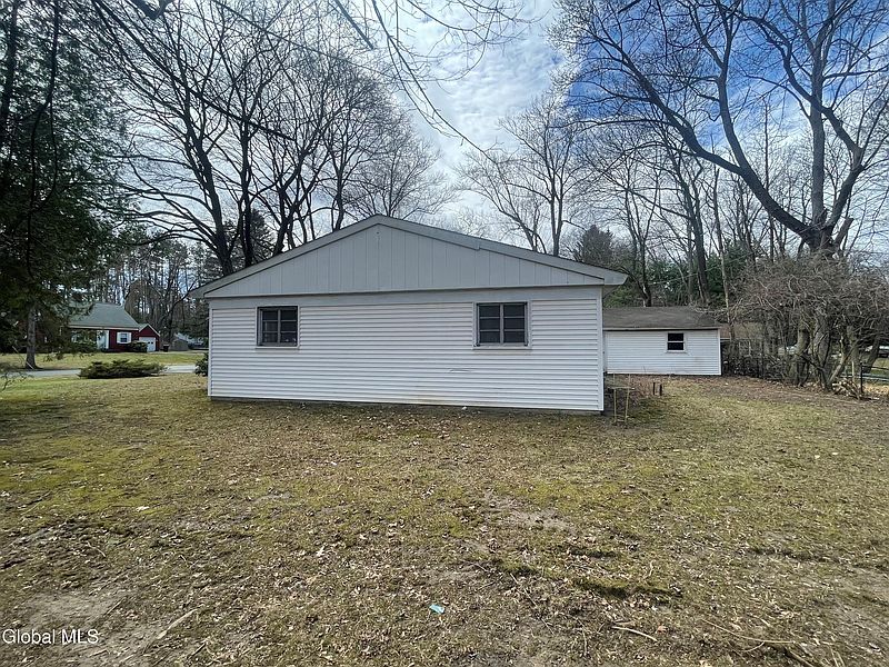 4th image of 8 Clover Lane