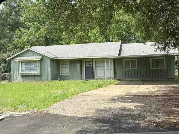 9325 Bamboo Ln, Beaumont, TX 77708