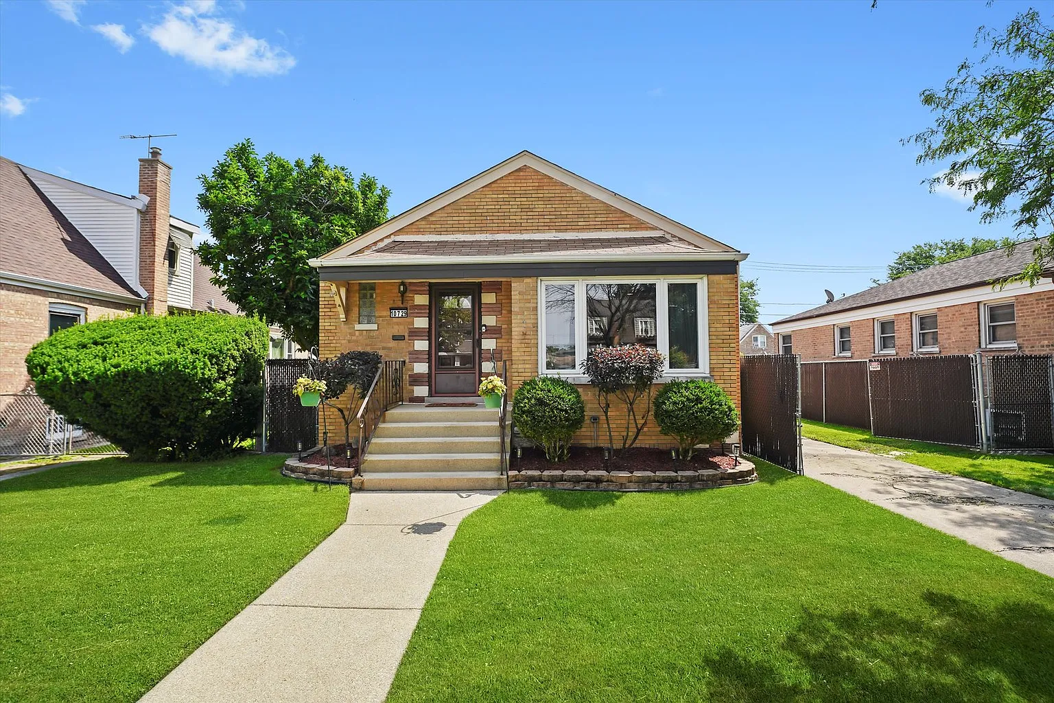 10729 S Central Park Ave photo 1