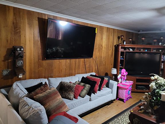 3rd image of 1201 Trinity St