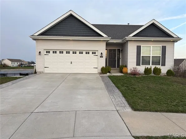 317 Palisades Ct, Saint Charles, MO 63301