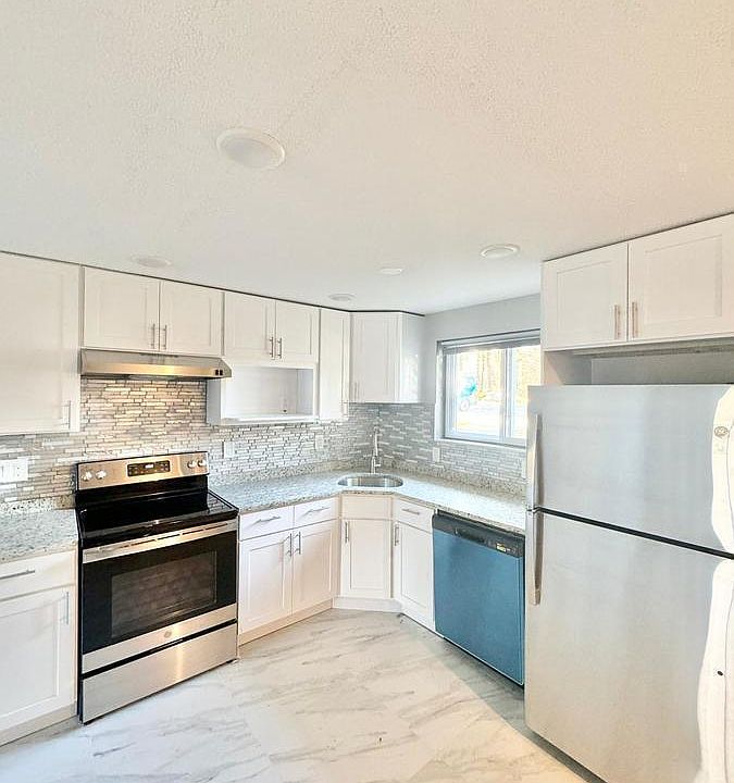 1st image of 52 Perry Hill Rd Unit 3E
