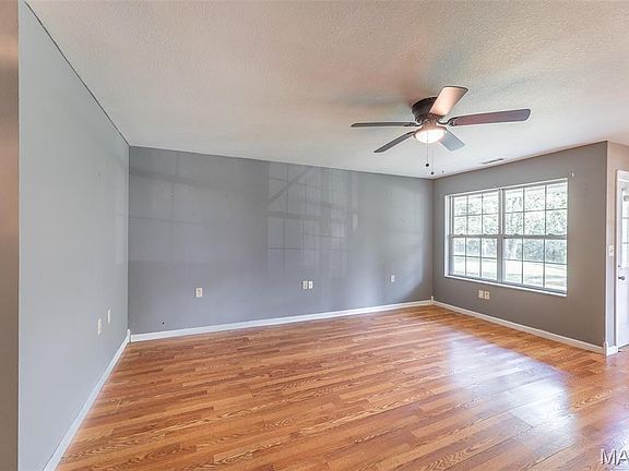 5th image of 202 Mountain Ash Ln