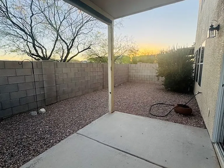 8455 N Placita De La Manzana — Photo 6