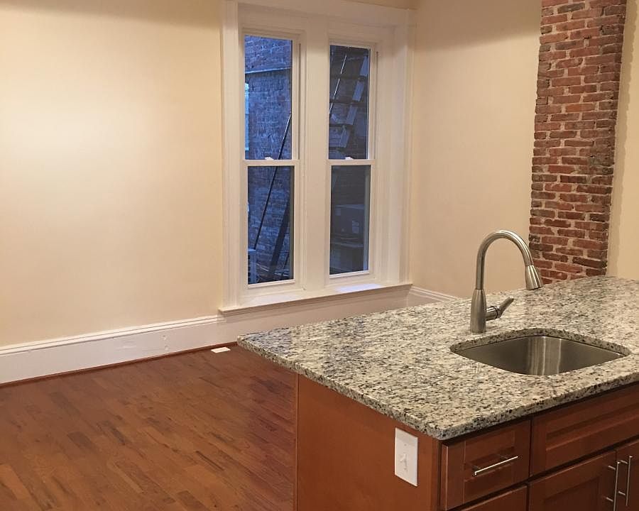 From kitchen island to living area