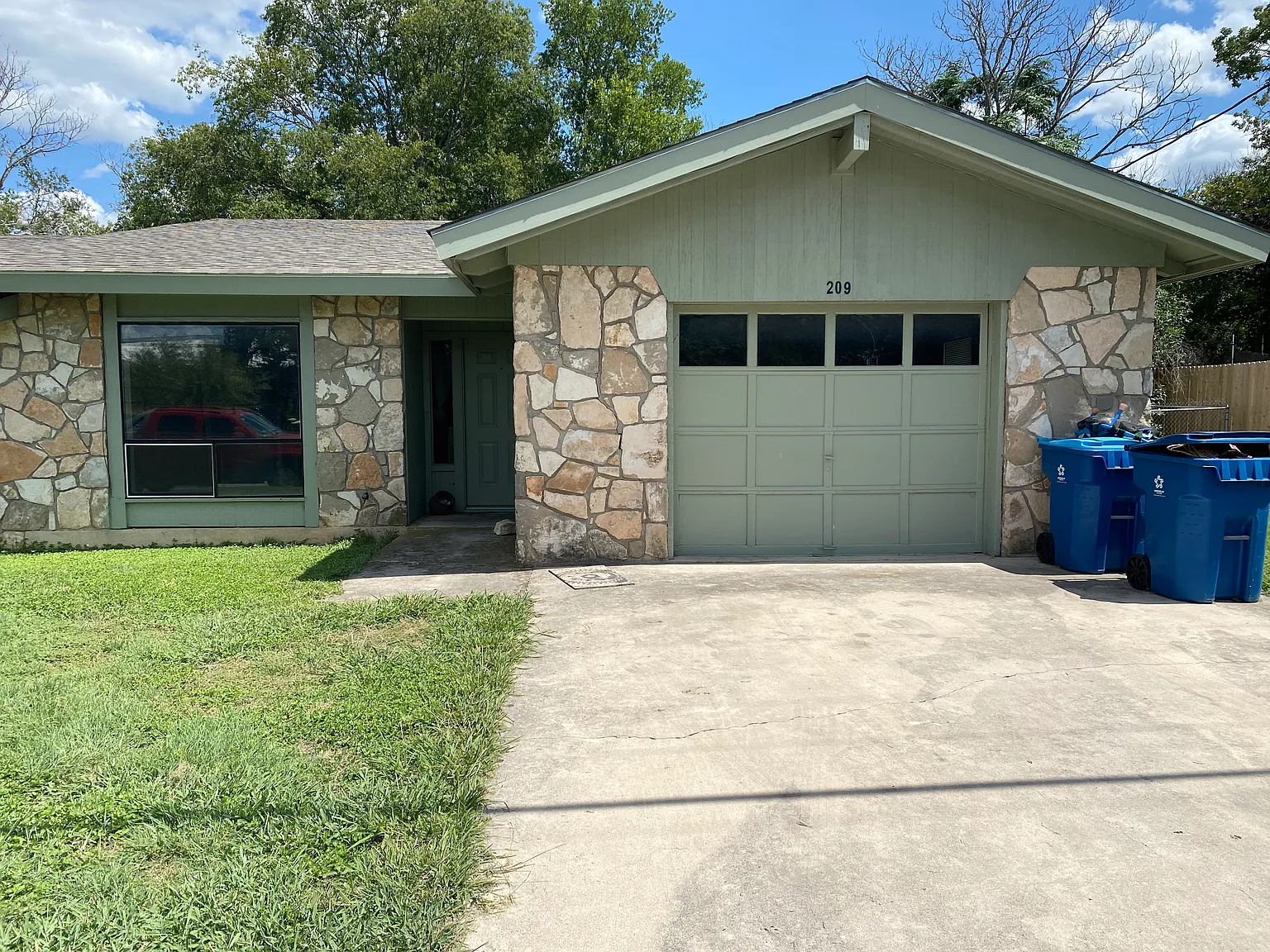 209 Mack Hollimon Dr — Photo 1