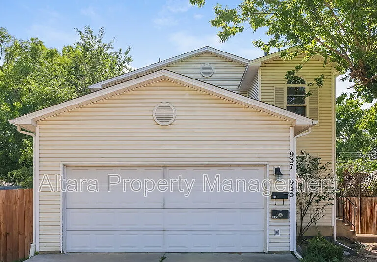 935 Terry St — Photo 18