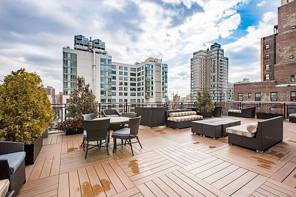 Sold by Voro, LLC | media 12