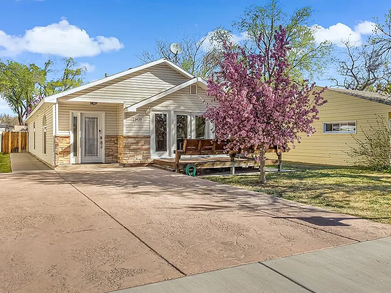 1420 Pinyon Ave — Photo 1