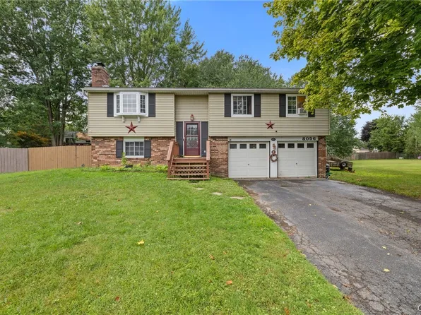 8056 Beacon Hill Cir, Liverpool, NY 13090