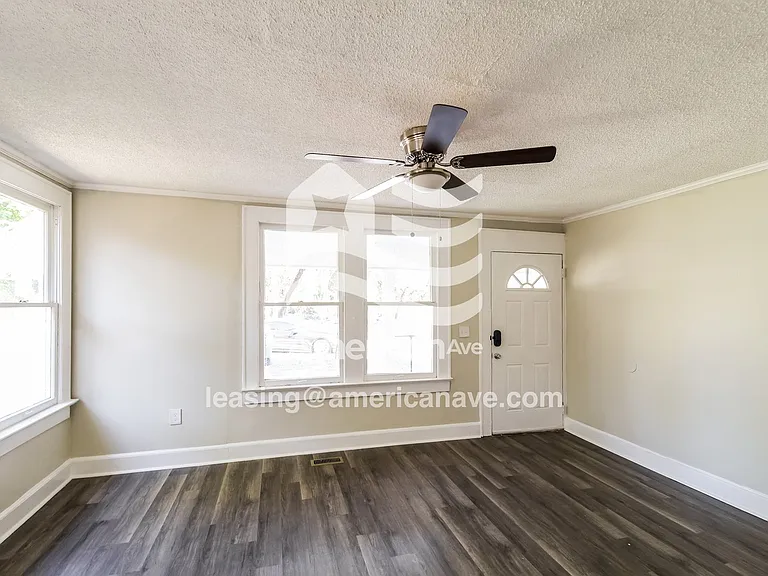 1844694_004_living_room_13672892.jpg