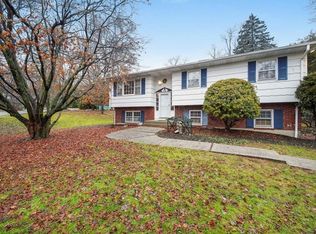 1 Kelly Ct, Airmont, NY 10952