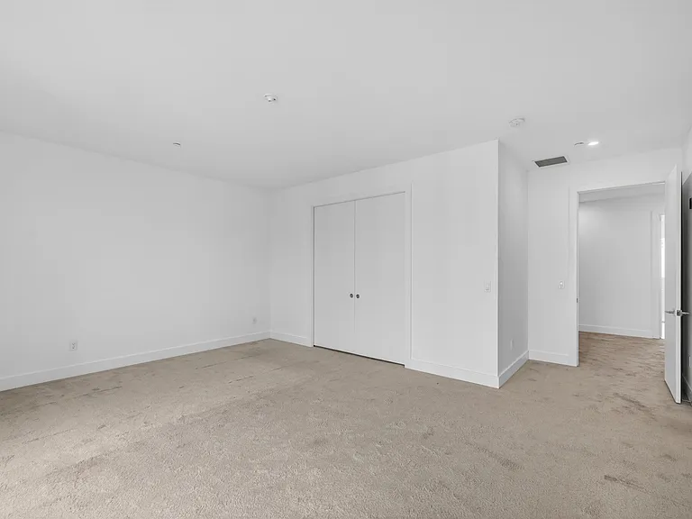 1044 NE 18th Ave #203 — Photo 20