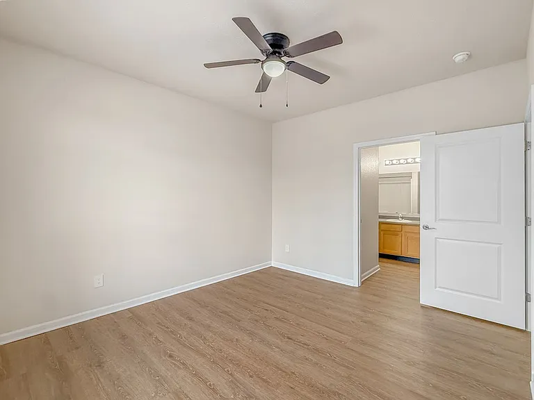 702 Beachfront Dr — Photo 14