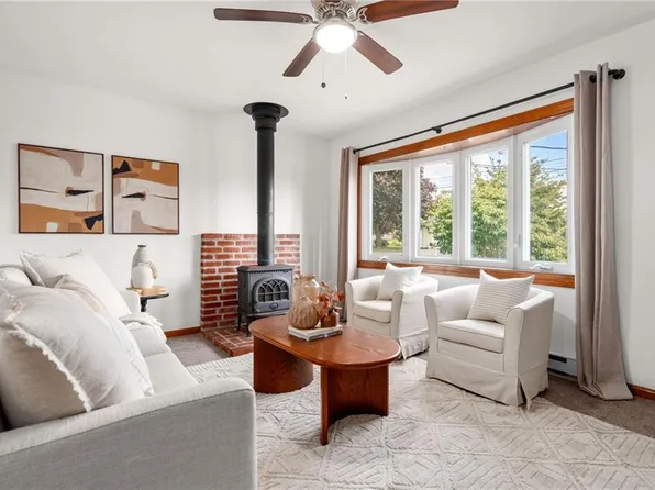 40 Ladeira Ave, Portsmouth, RI 02871