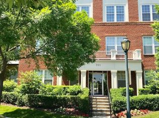 701 Fallsgrove Dr APT 106, Rockville, MD 20850