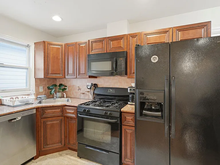 499 Ocean Ave #2 — Photo 4