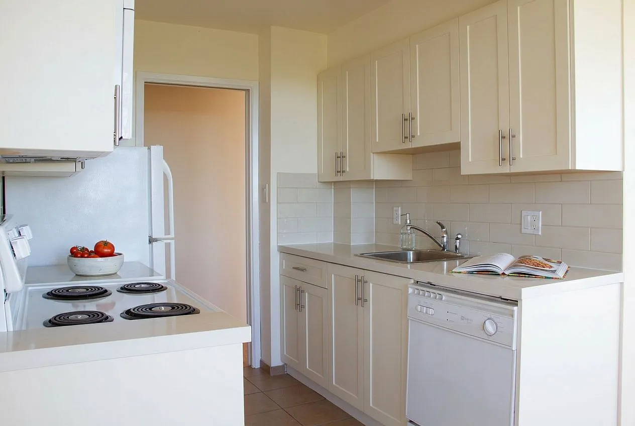 Fontainebleau Apartments — Photo 4