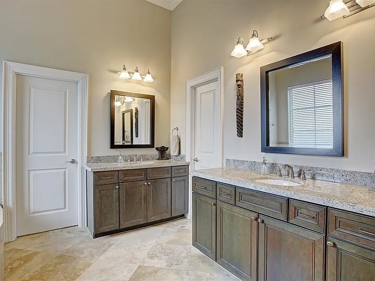 912 Lovett Blvd #J — Photo 10