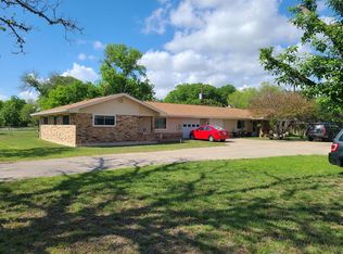 126 Paradise Ave, Kerrville, TX 78028