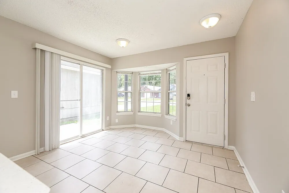 3 bed, 2.0 bath, 1168 sqft, $1,535 — Photo 4