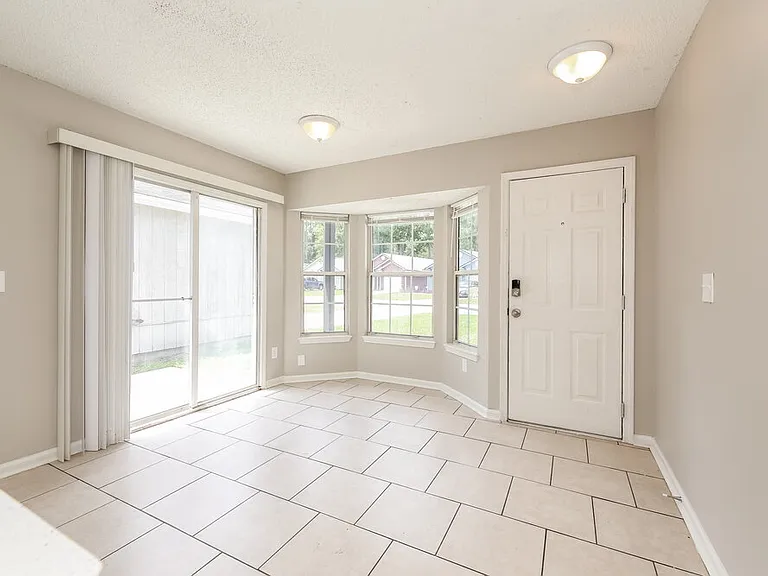 9956 Somerset Grove Ln — Photo 4