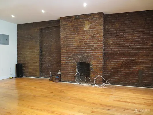 Rented by Anchor Associates | media 43