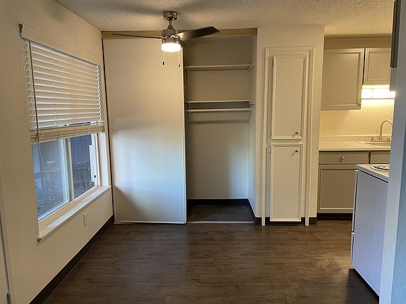 2nd image of 3555 SE Milwaukie Ave