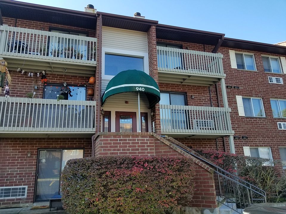 1st image of 940 N Lakeside Dr APT 2A