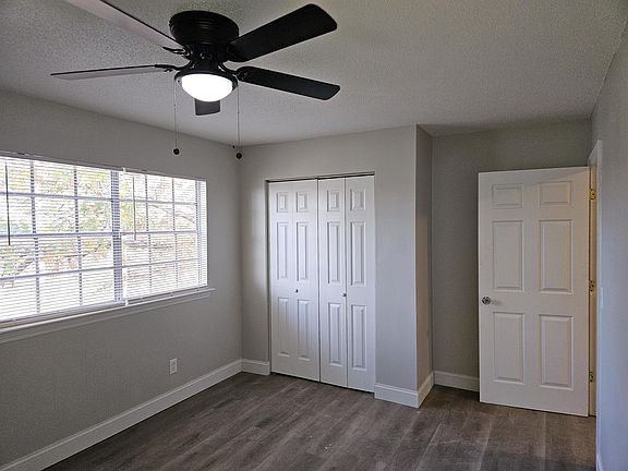 2nd image of 1110 Thomas Ln #B